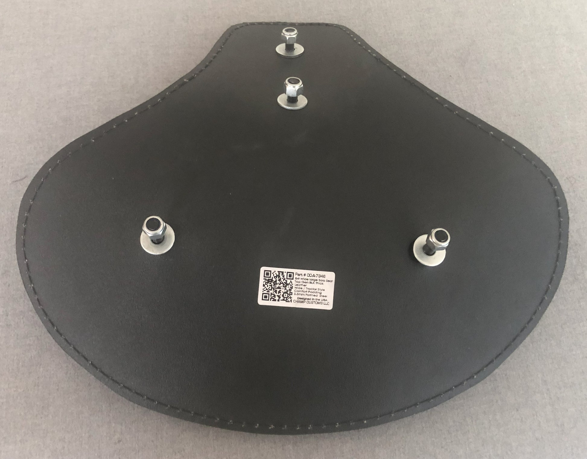 Ext Wide large Solo Seat
Top Genuine BLK Thick Leather 
Wide / Tractor Style 
Plain Extra Comfort 28mm Padding
3.5mm HeavyFormed Steel - Champ Customs Shop