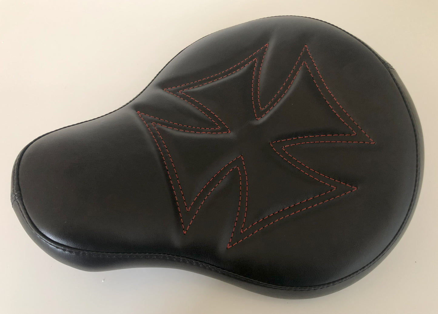 Universal Solo Seat Harley Yamaha Chopper Bobber Honda Triumph IRON CROSS + KIT