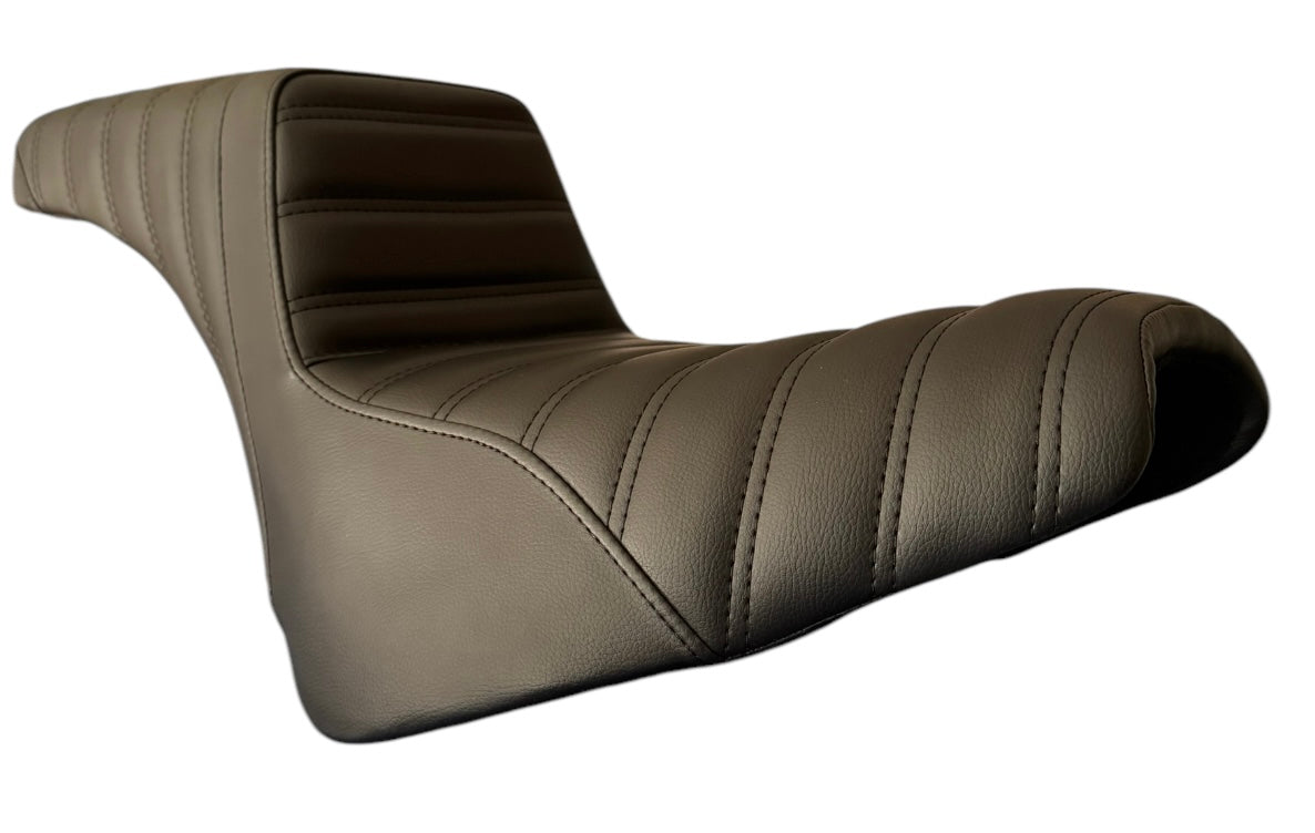 Harley Davidson Softail Street Bob FXBB/S, Standard FXST Club Style 2 UP Dual GEL Seat Pleated Stitch (2018-2025)