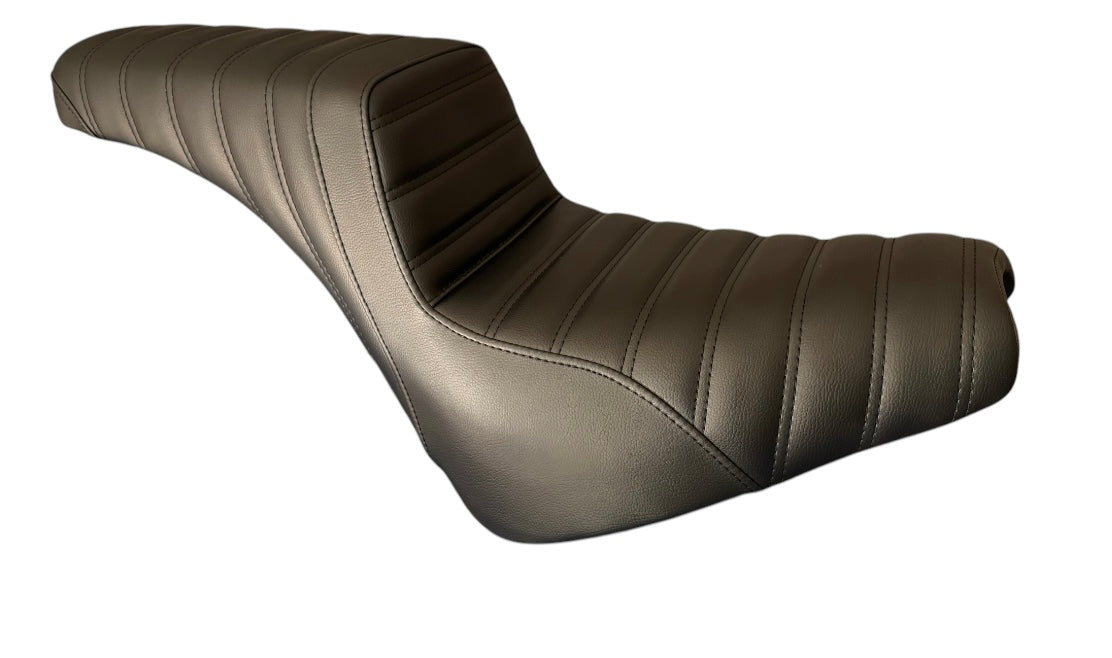 Harley Davidson Softail Street Bob FXBB/S, Standard FXST Club Style 2 UP Dual GEL Seat Pleated Stitch (2018-2025)