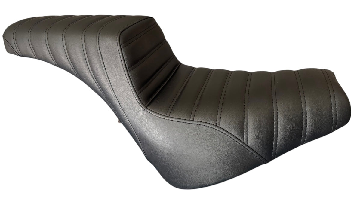 Harley Davidson Softail Street Bob FXBB/S, Standard FXST Club Style 2 UP Dual GEL Seat Pleated Stitch (2018-2025)