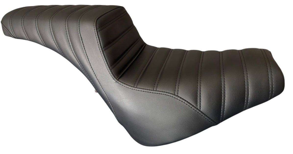 Harley Davidson Softail Street Bob FXBB/S, Standard FXST Club Style 2 UP Dual GEL Seat Pleated Stitch (2018-2025)