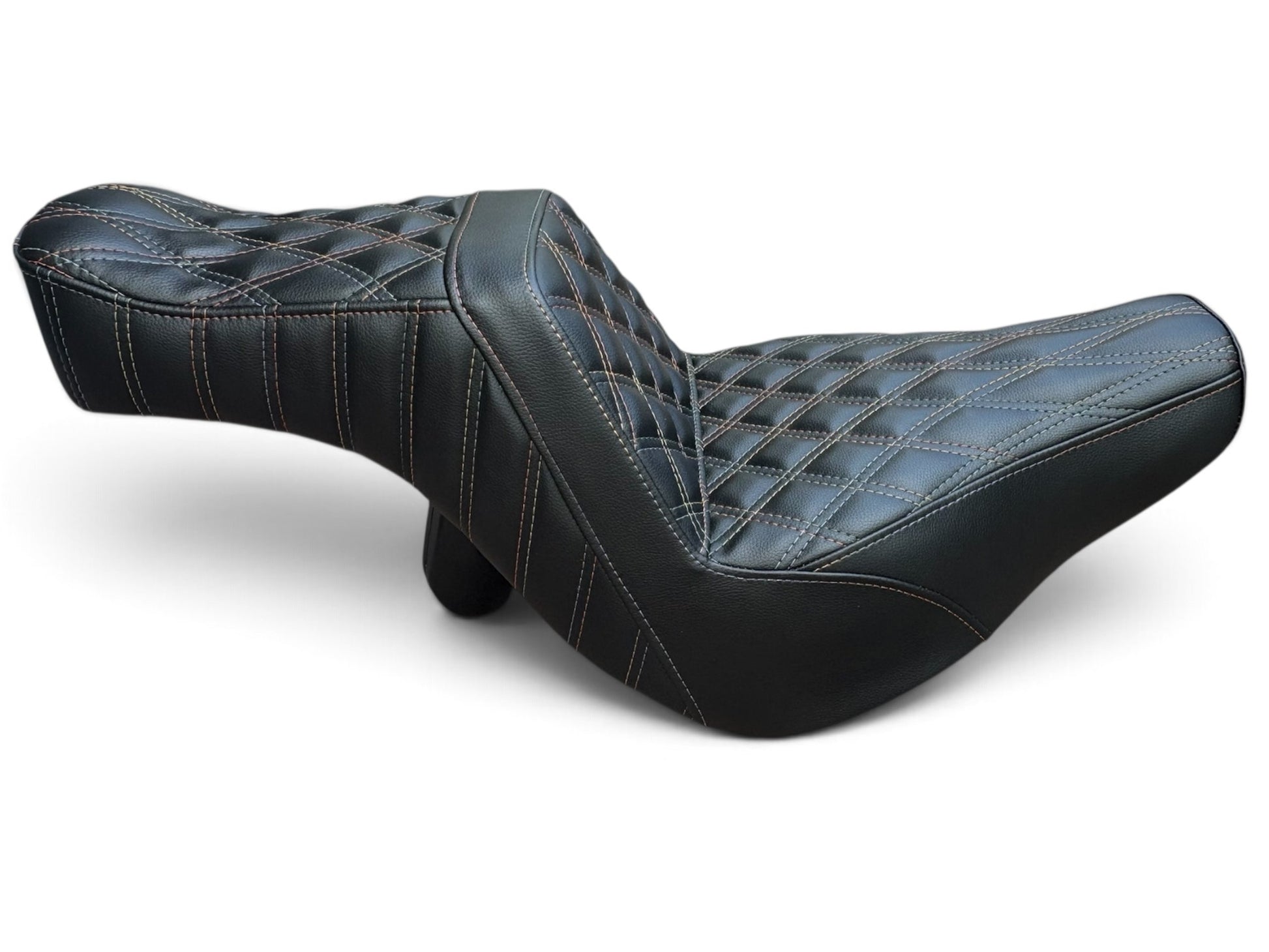 Champ Customs Shop Harley-Davidson Low Rider Stinger seat featuring black marine-grade vinyl and diamond stitching.